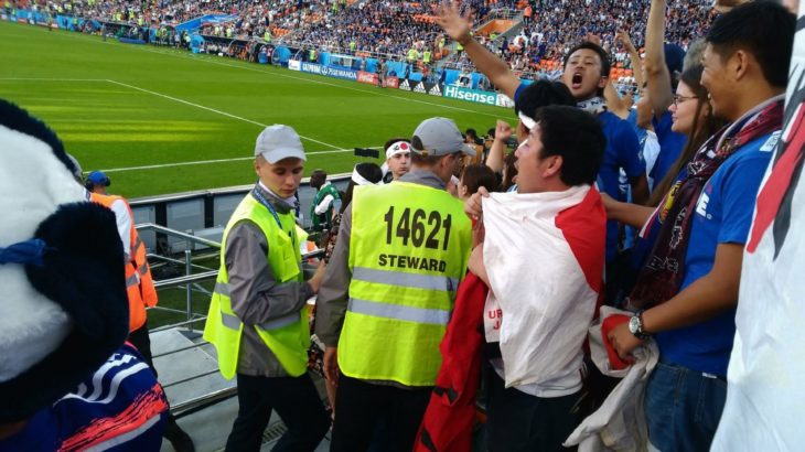 【サッカー日本対ブラジル】日本サポーターが声出し禁止にも関わらず大声でバカ騒ぎし注意のアナウンスをガン無視していたｗｗｗｗｗｗｗｗｗ